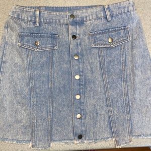Love riche Size Large Denim Color Button Front Mini Skirt Light Wash